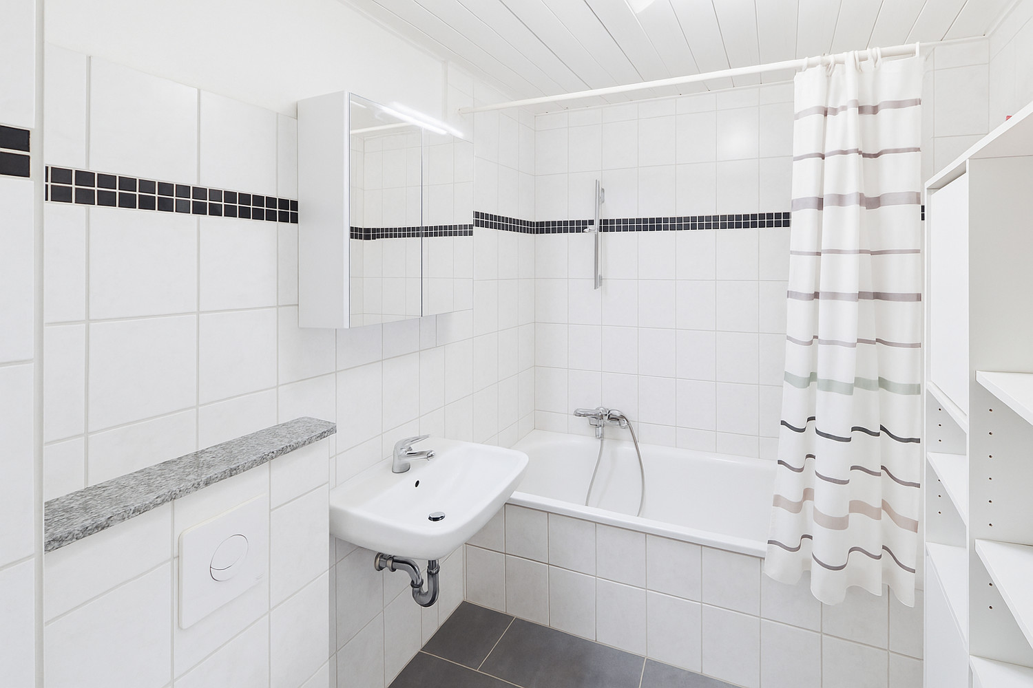 Badezimmer - aufgeräumt mit KI