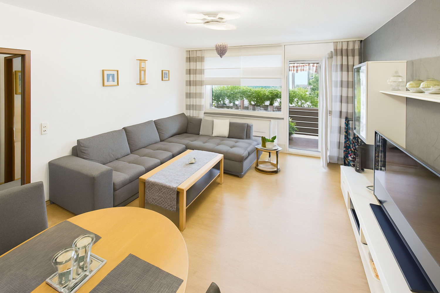 Wohnzimmer - aufgeräumt mit KI