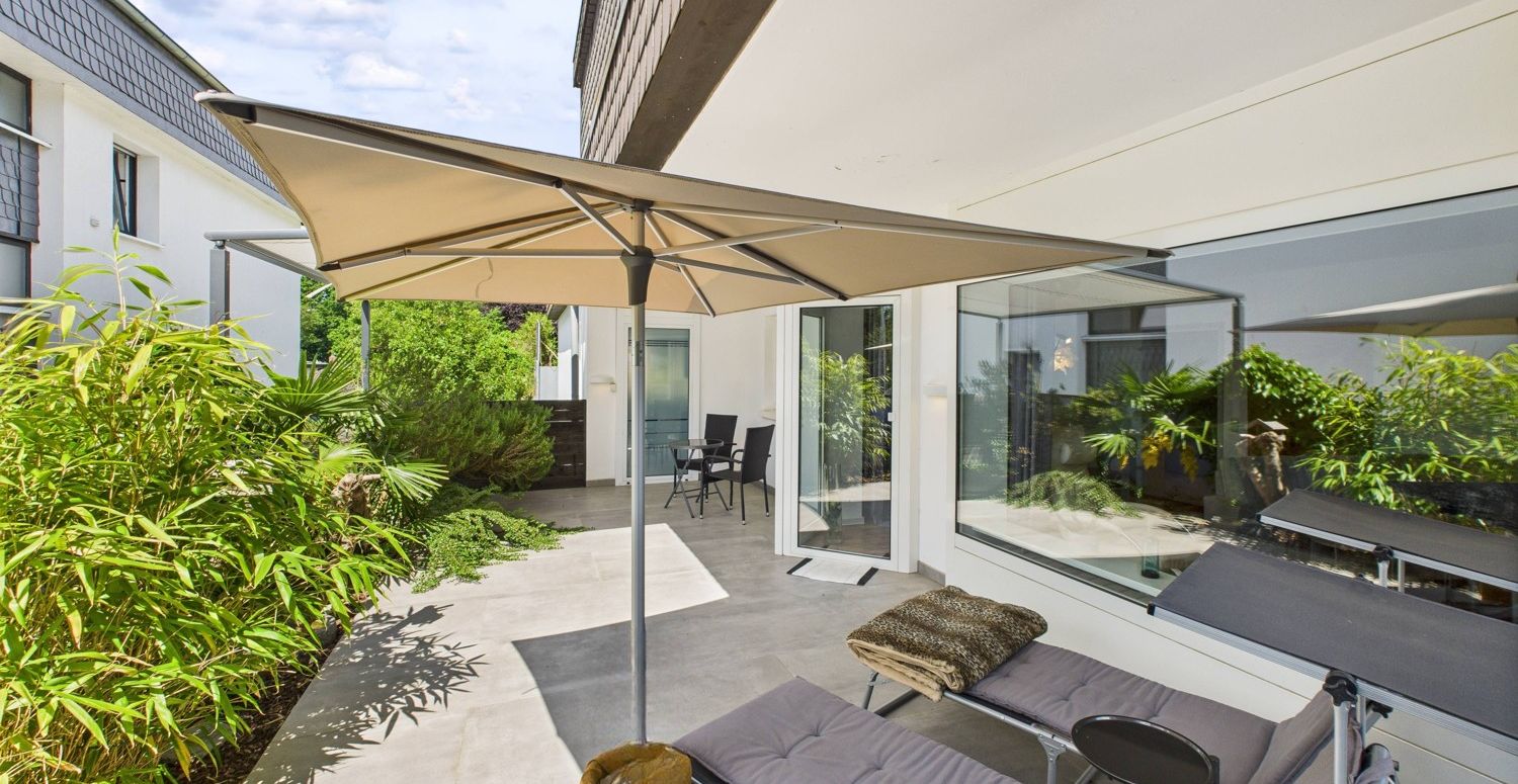 Terrasse Parterre links