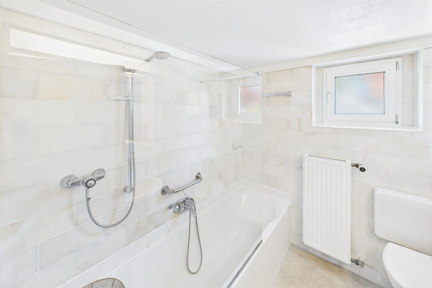 Badezimmer Parterre links