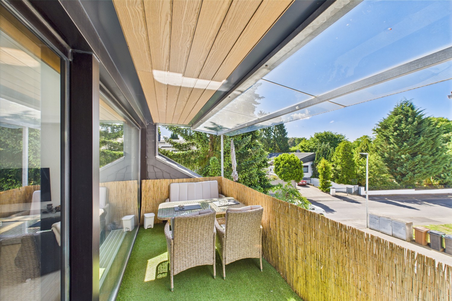 Balkon DG links