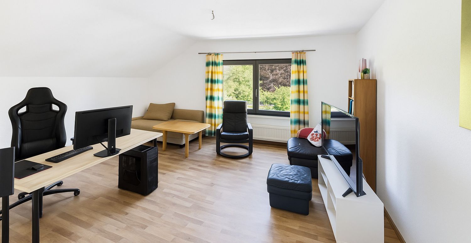 Wohnzimmer DG rechts (mit ki generiert)