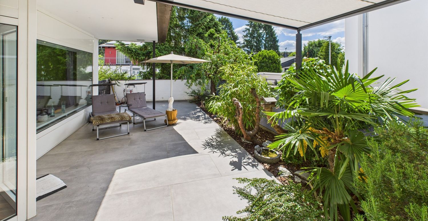 Terrasse Parterre links