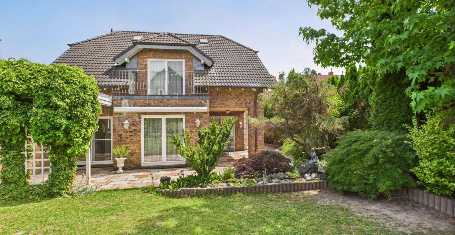 Freistehendes Einfamilienhaus mit traumhaftem Garten und Garage in ruhiger Wohnlage