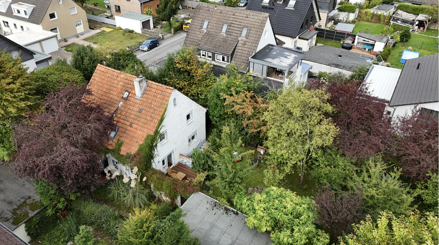 Grundstück in ruhig gelegener Straße mit Entfaltungspotenzial
