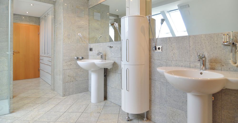 Dachgeschoss Tageslicht-Badezimmer Bild 1
