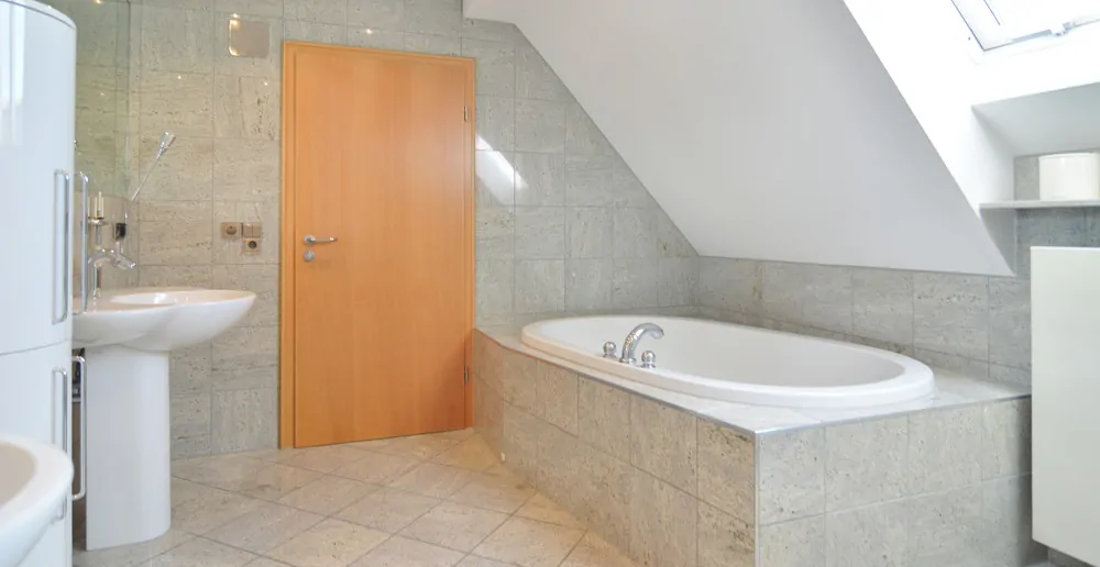 Dachgeschoss Tageslicht-Badezimmer Bild 2