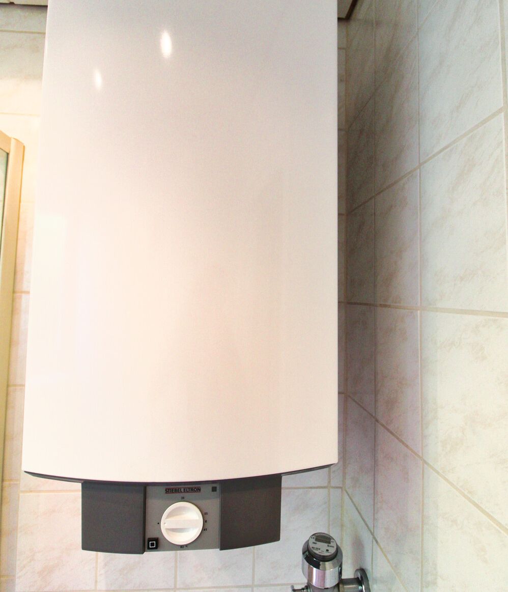 Tageslicht-Badezimmer Warmwasserwandspeicher