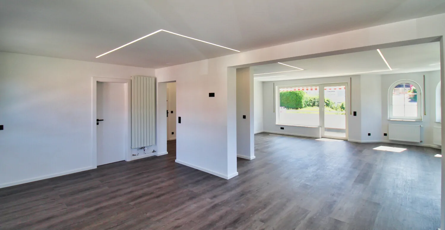 Wohn- und Essbereich mit offener Küche Bild 1 OG