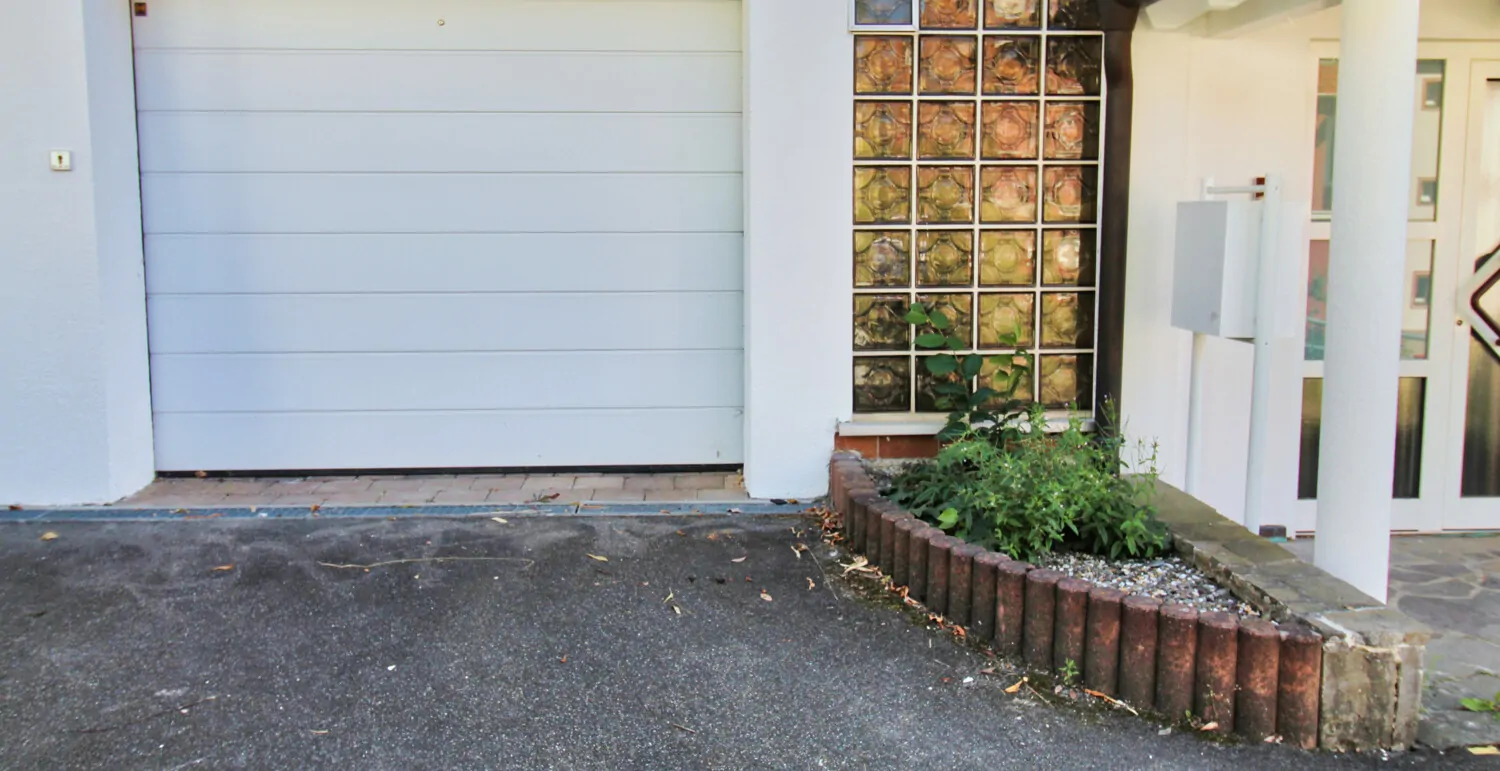 Garage mit Sektionaltor