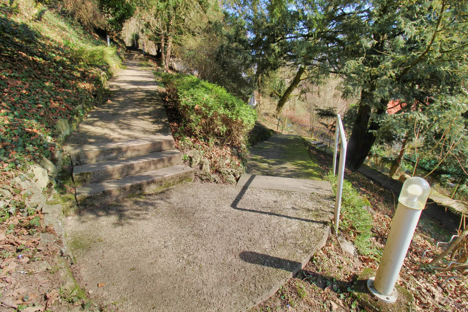 Fußweg zur Villa Schenk