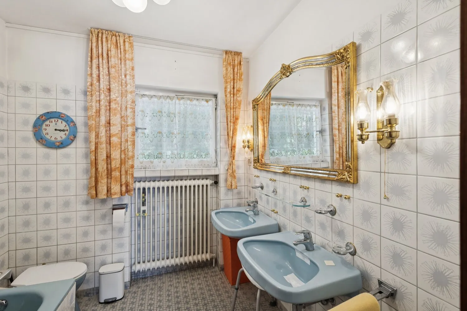 Badezimmer mit Wanne