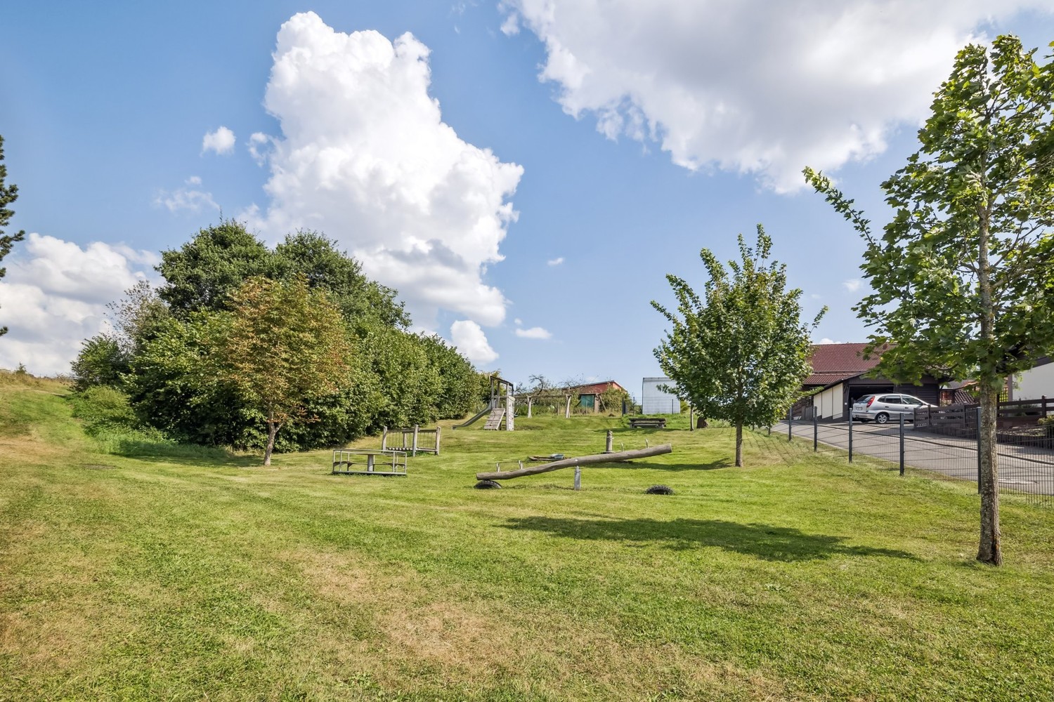 Nahegelegener Spielplatz