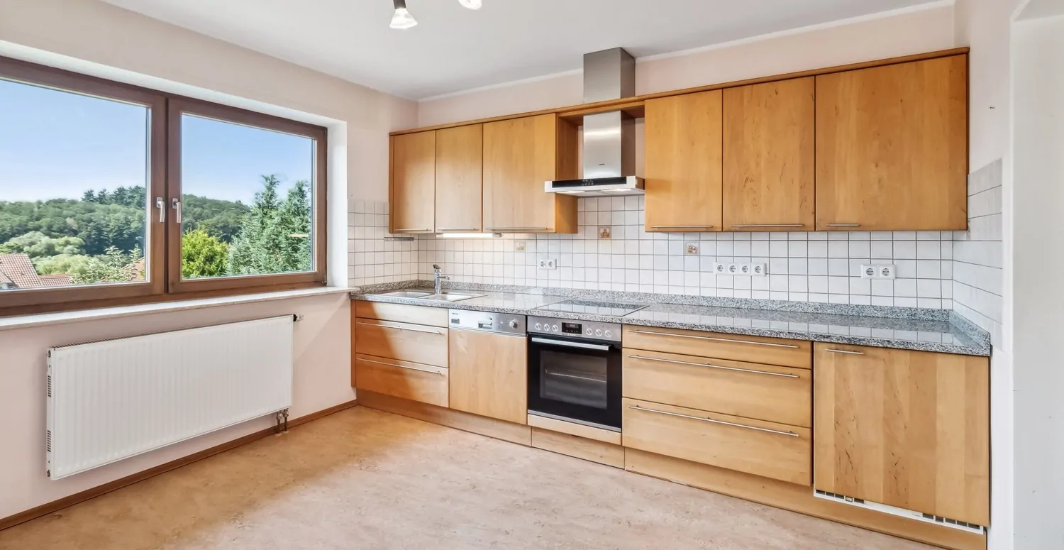 Küche mit Speisekammer