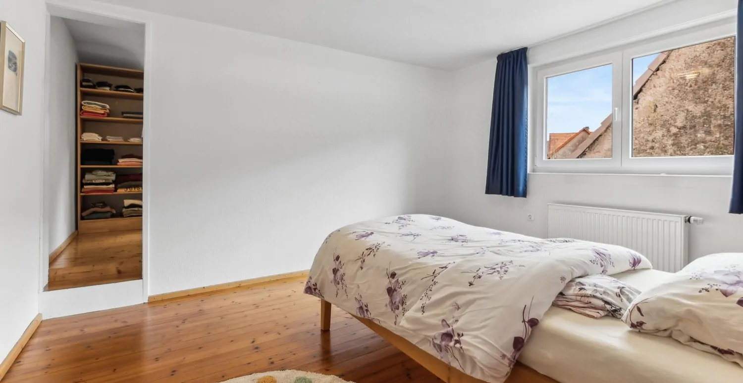 Schlafzimmer 1