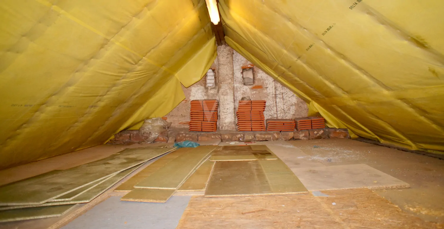 Dachspeicher teilweise gedämmt