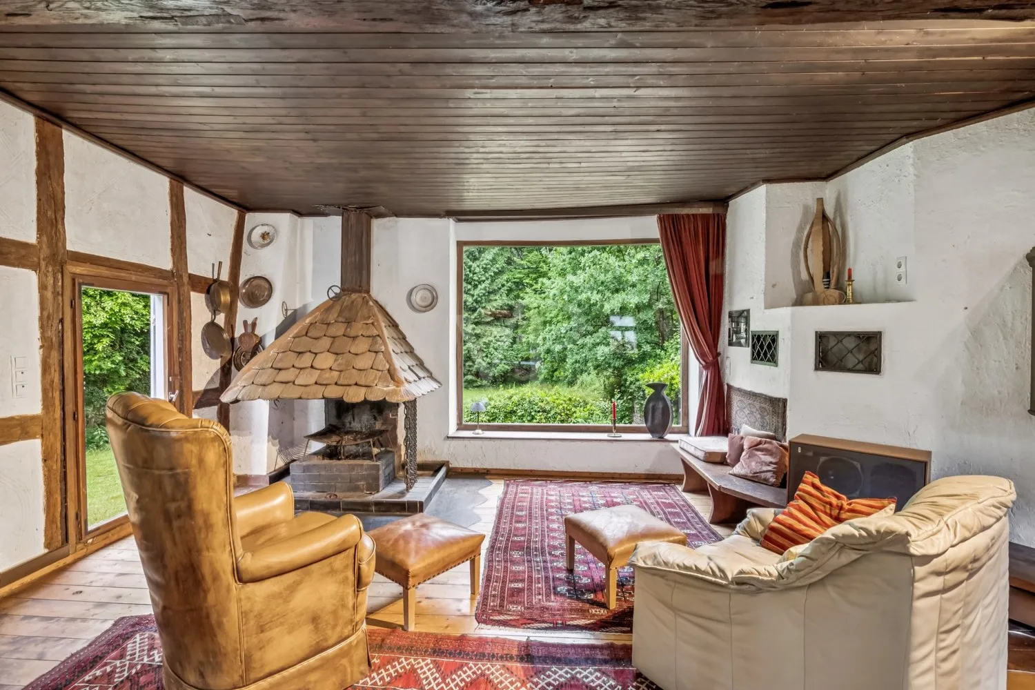 Wohnzimmer mit Zugang zum Garten