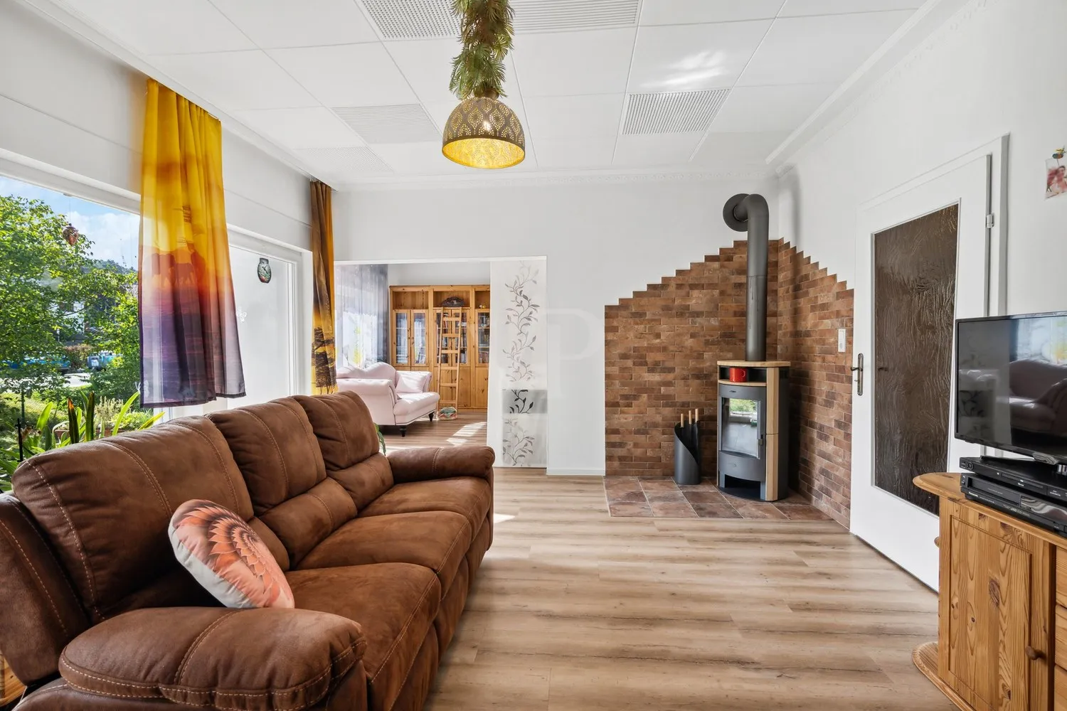Wohnzimmer mit Kamin