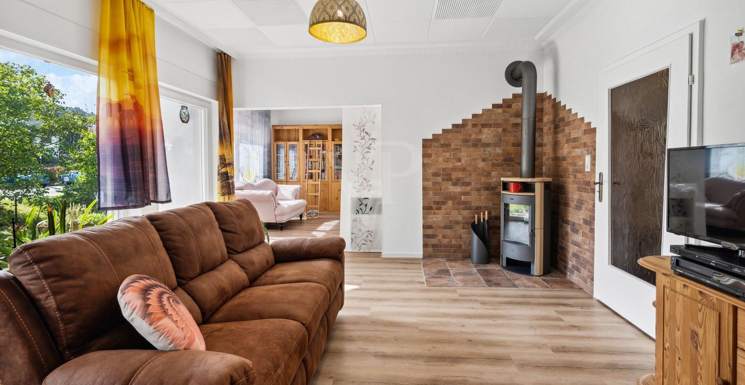 Wohnzimmer mit Kamin