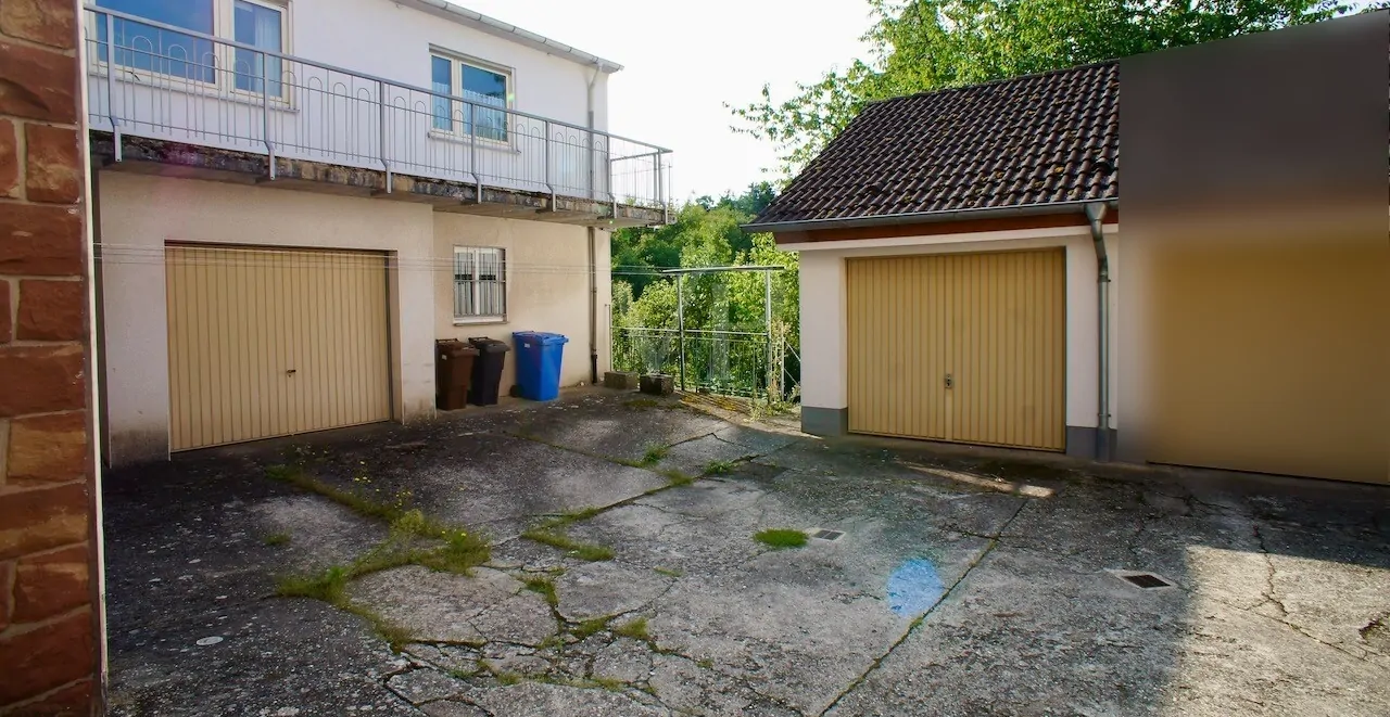 Garagen und Innenhof