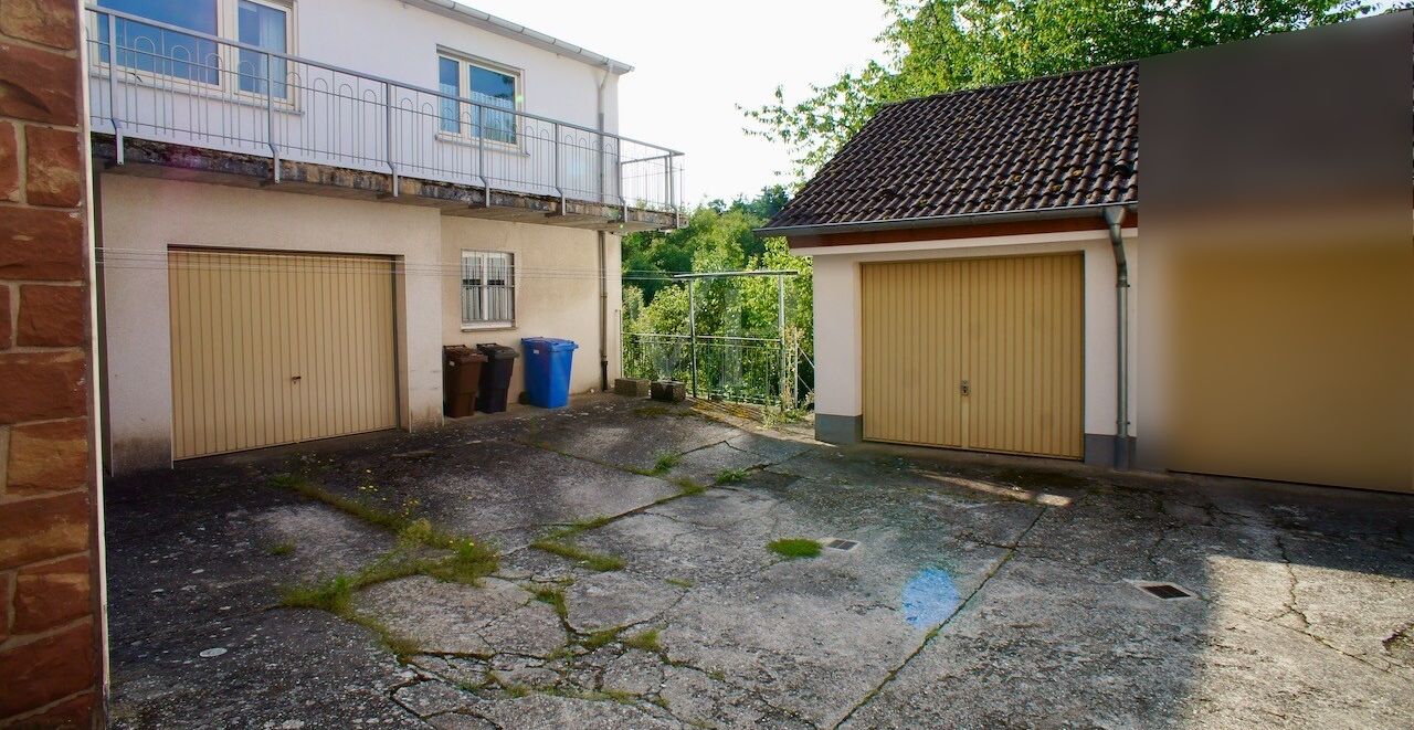 Garagen und Innenhof