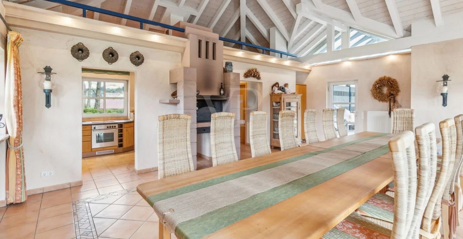 Nebengebäude mit Pizzaofen, Küche und WC/Bad