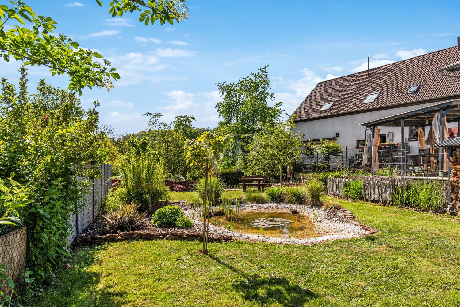 Garten mit Teich