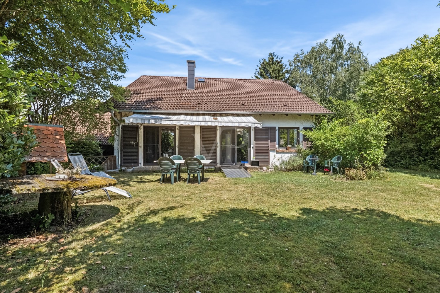 Gartenansicht zum Wohn- und Esszimmer.jpg