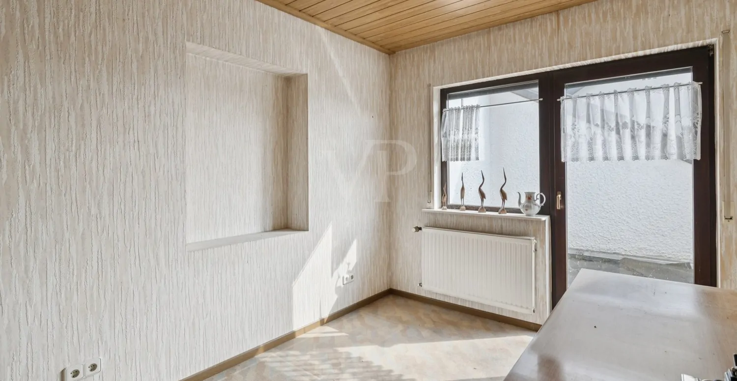 Zimmer mit Zugang zum Balkon