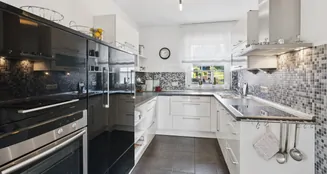 von_poll_real_estate_property_25419019_image_4