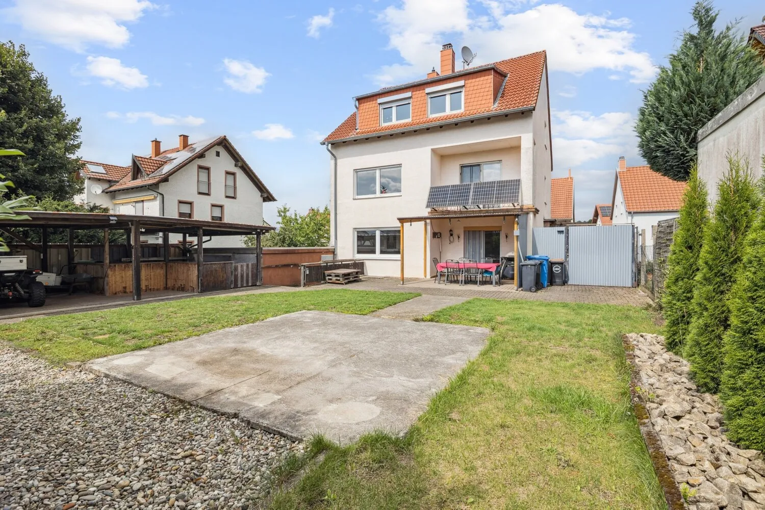 Well-maintained residential building with 3 apartments in a quiet side street in Zweibrücken/Rimschweiler