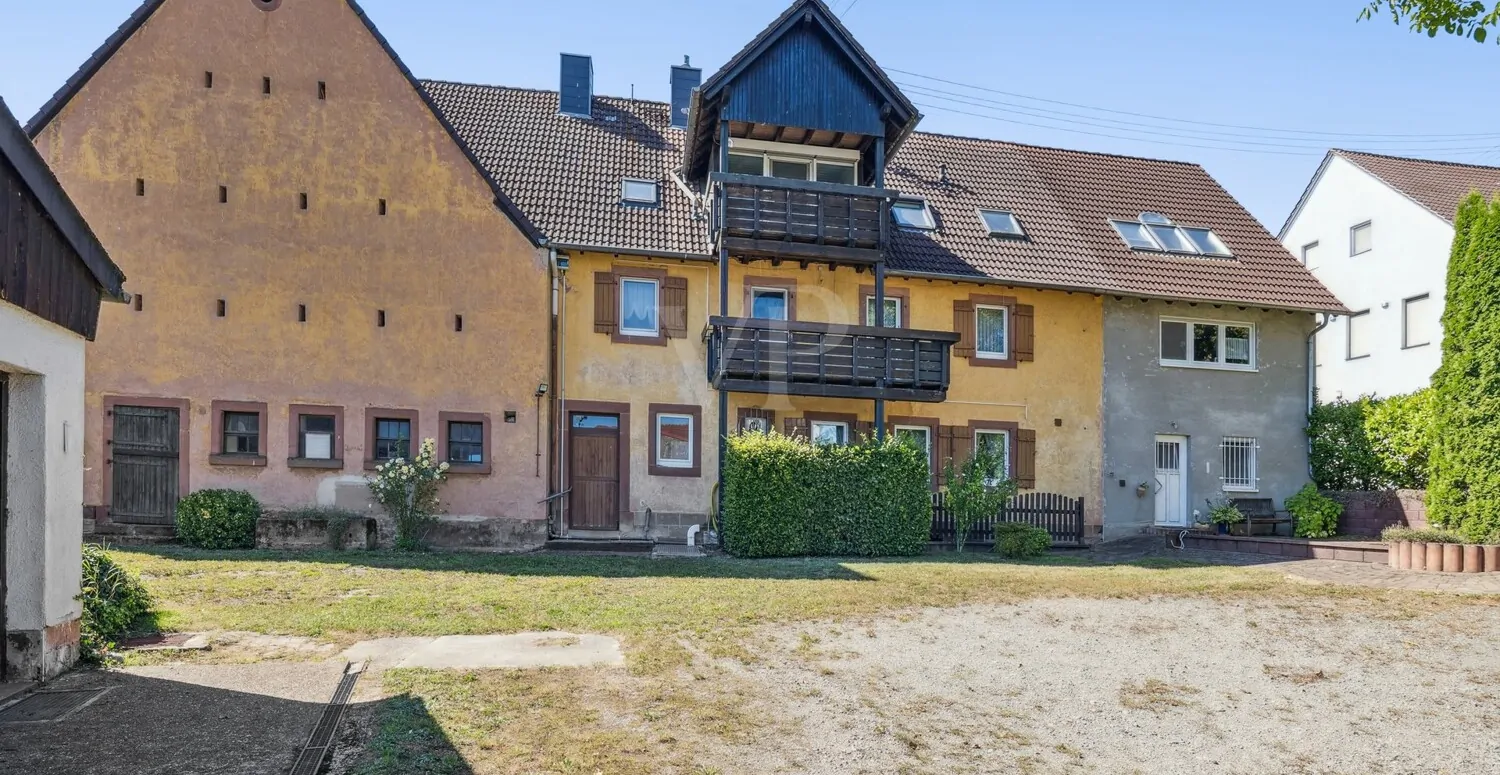 Ansicht Haupthaus und Scheune