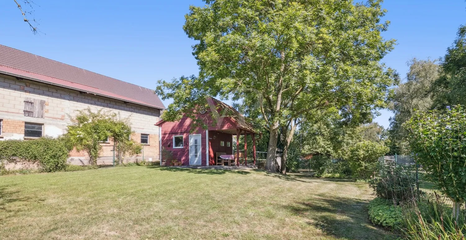 Grillplatz mit Gartenhaus und Einbauküche