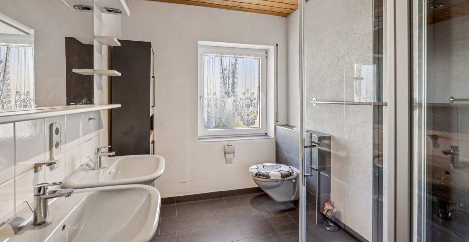 Badezimmer im Erdgeschoss