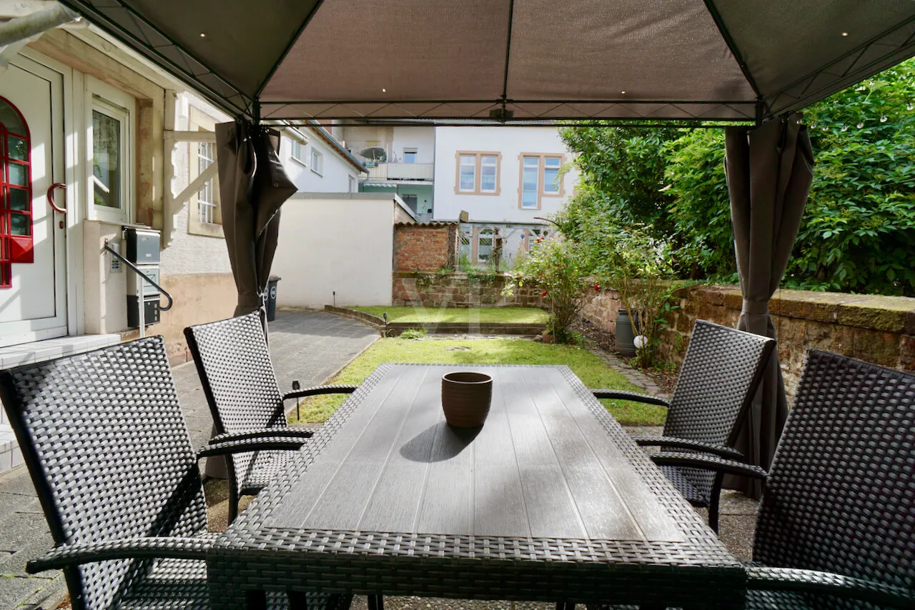 Pavillion und Grillplatz