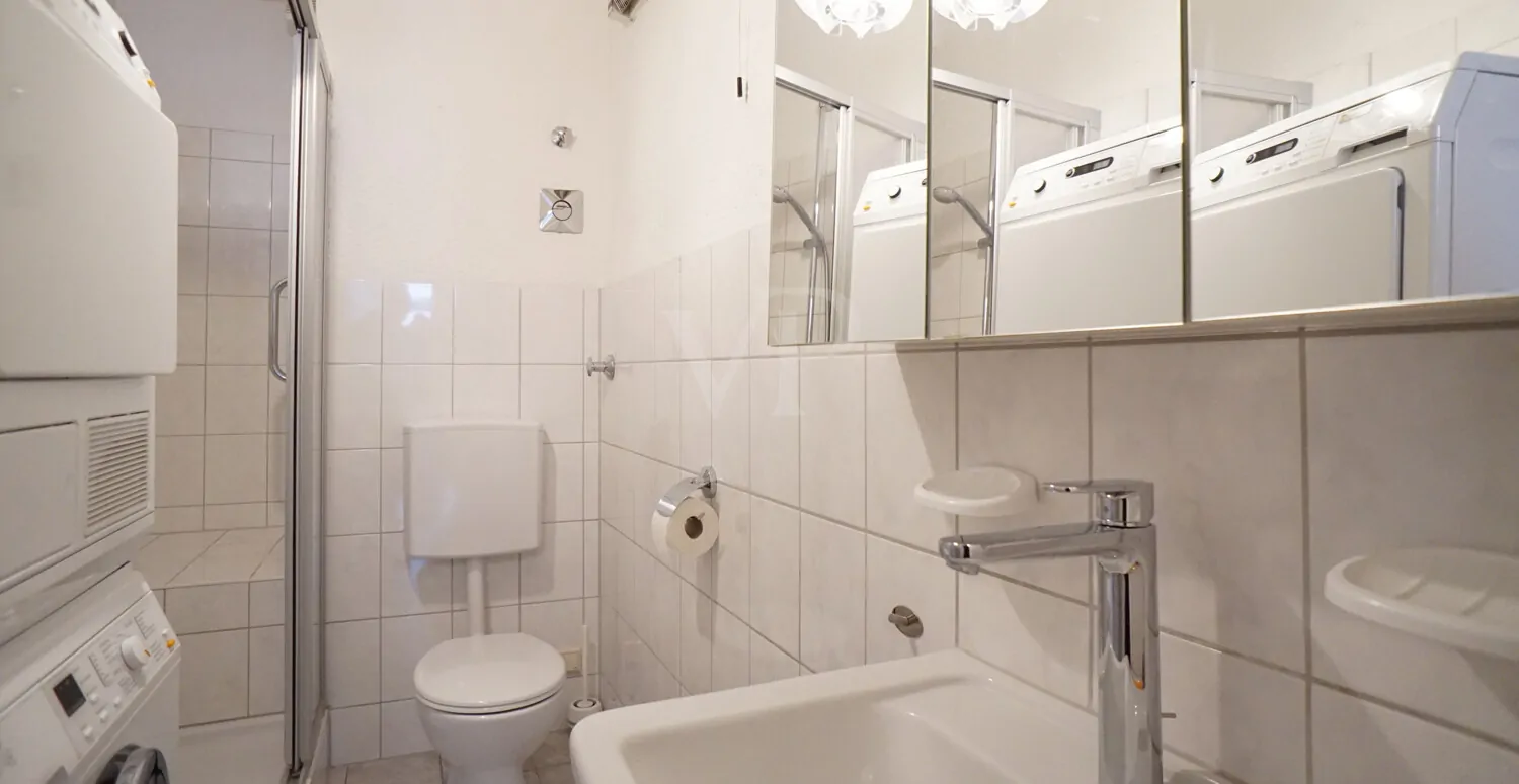 Badezimmer mit Dusche