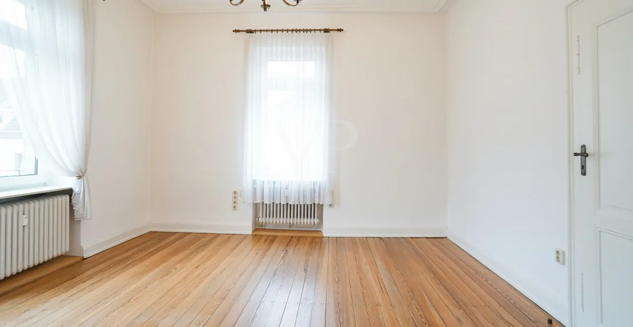 Wohnzimmer mit Balkon