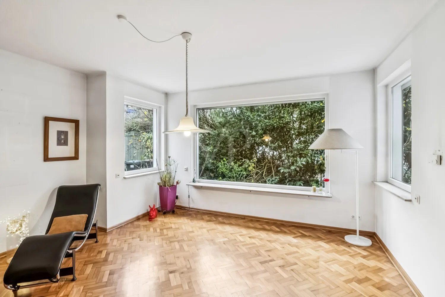 Esszimmer mit großere Fensterfront