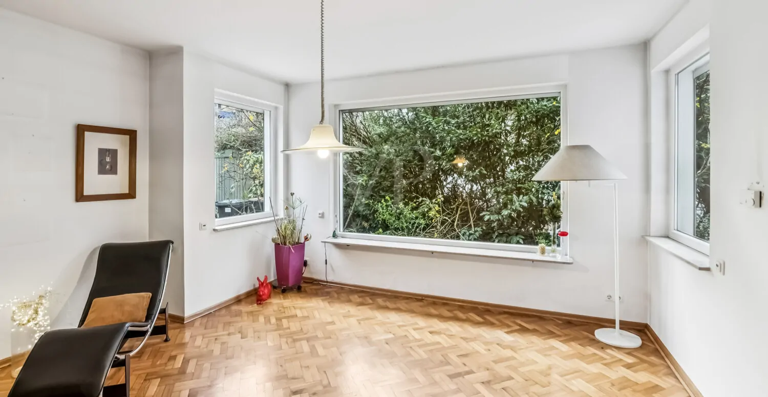 Esszimmer mit großere Fensterfront