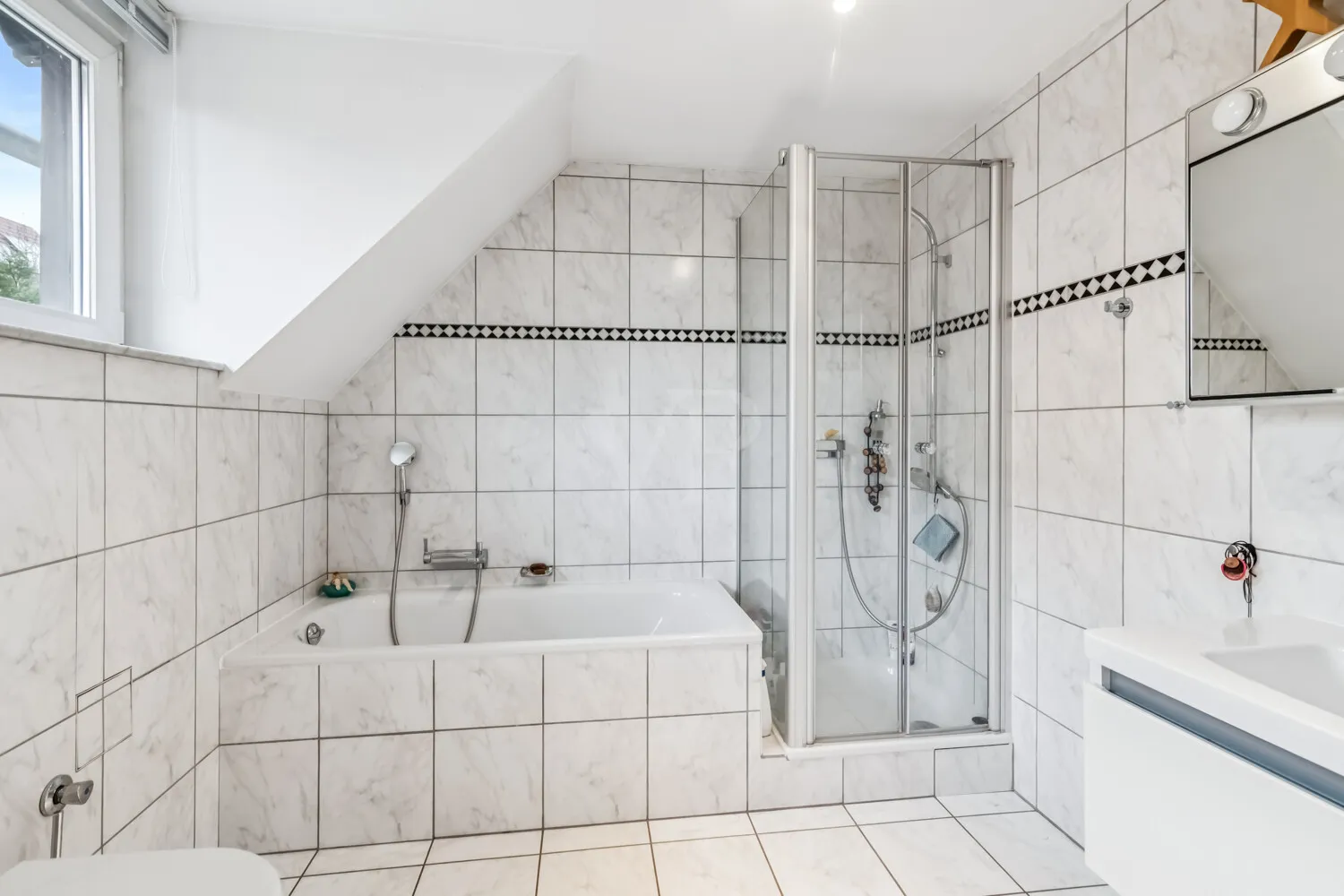 Badezimmer im Dachgeschoss