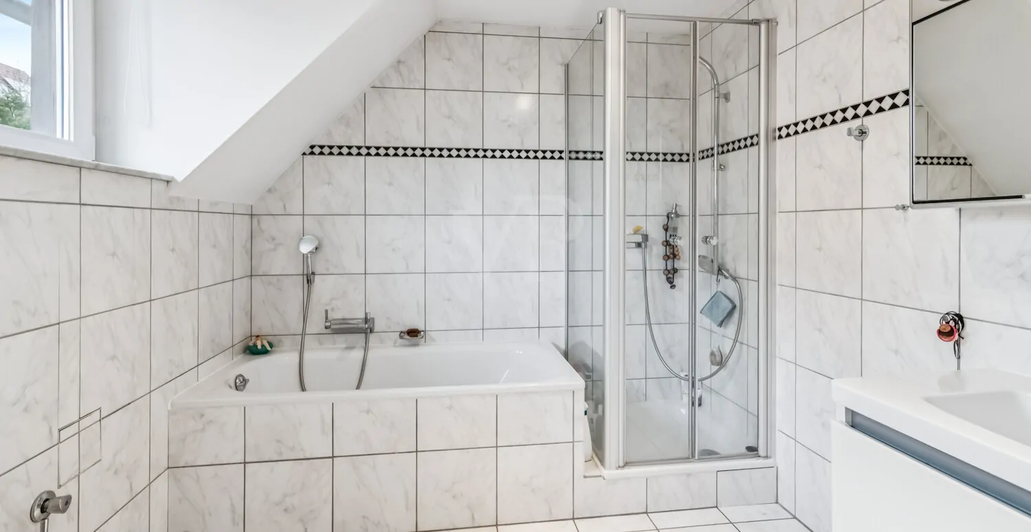 Badezimmer im Dachgeschoss