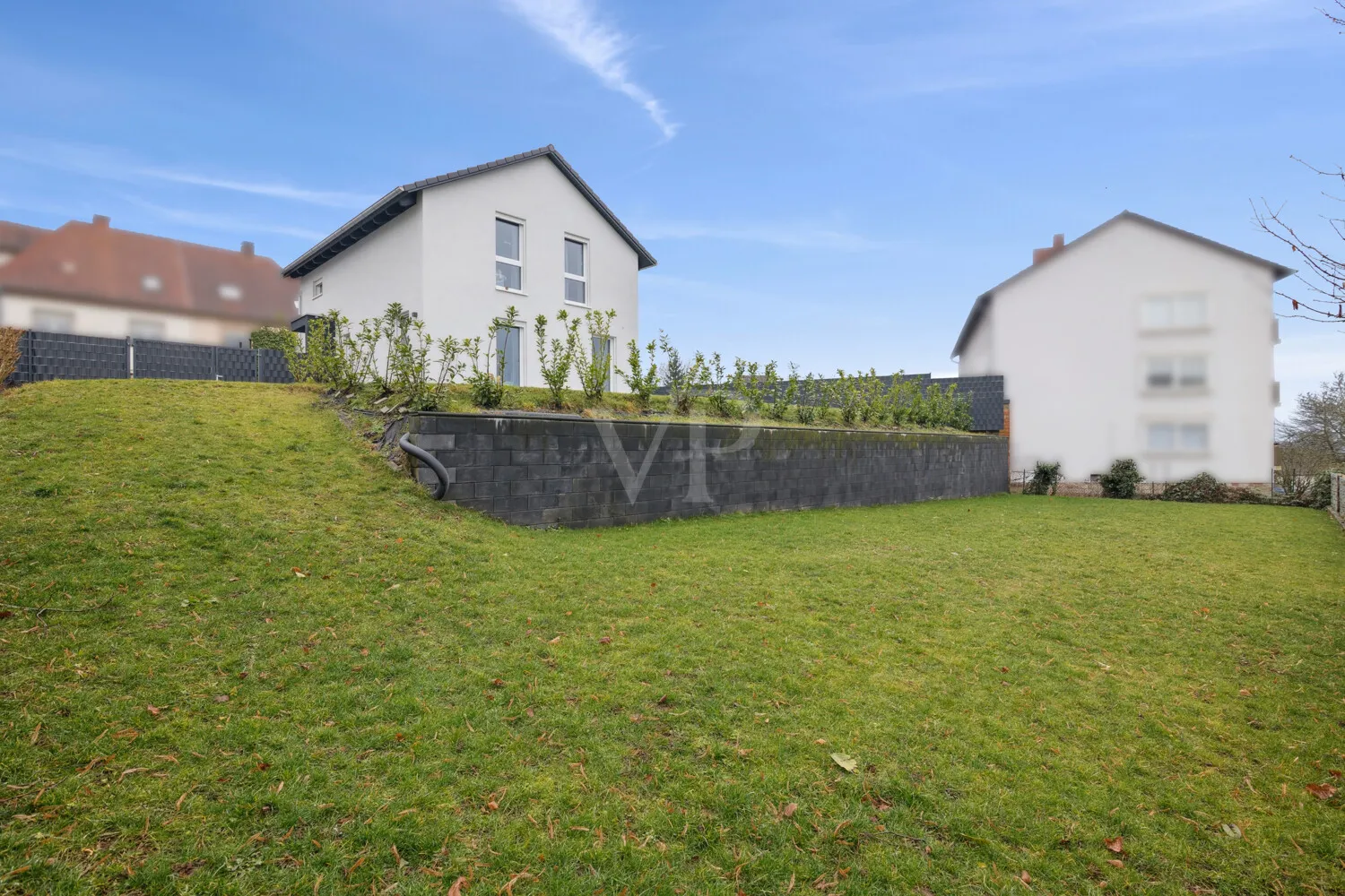 Großer Garten mit zwei Ebenen