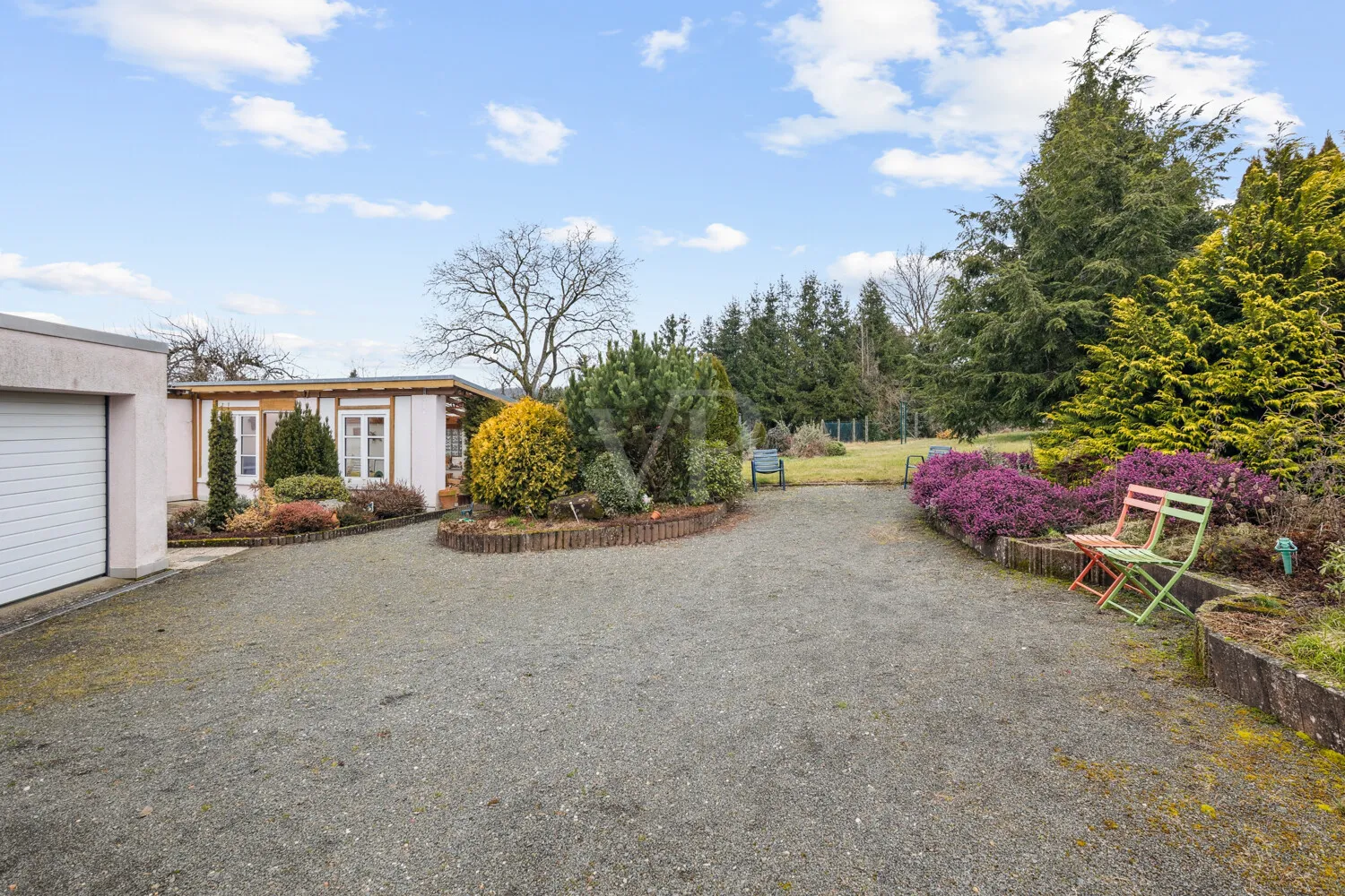 Garage und Gartenhaus