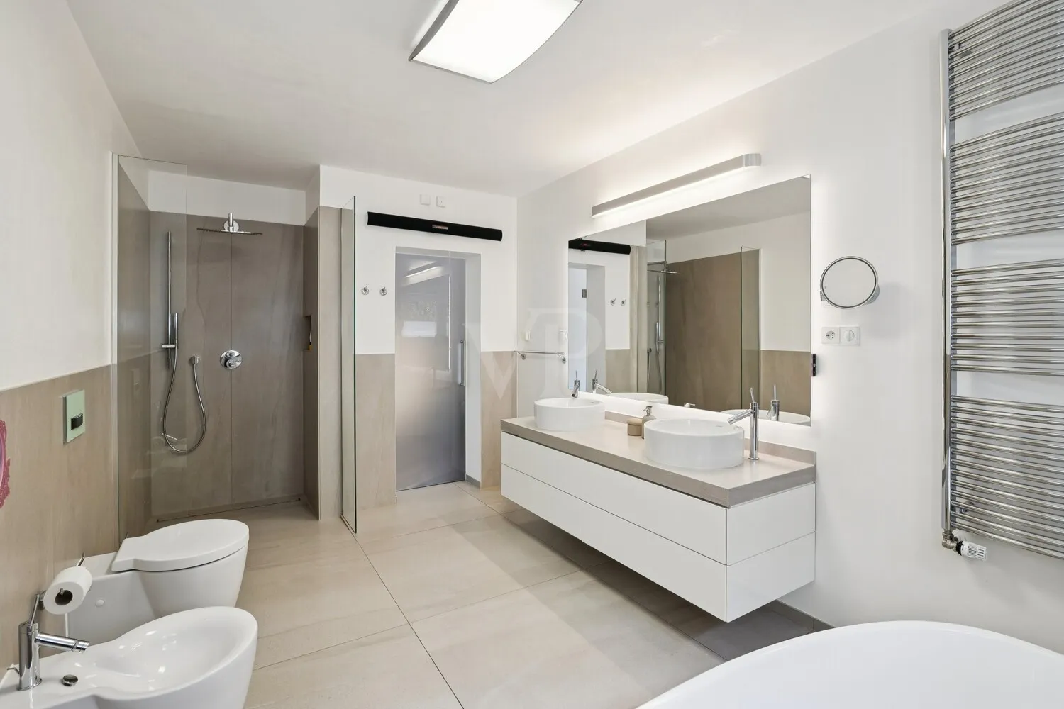 mit bodengleicher Dusche