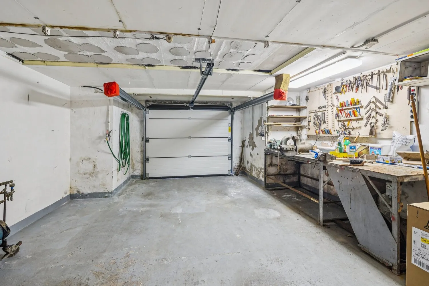 Garage mit Werkstatt