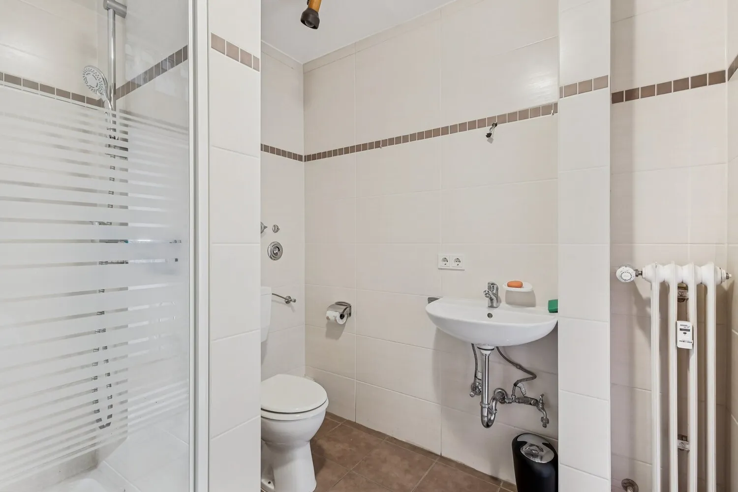 Badezimmer mit Dusche