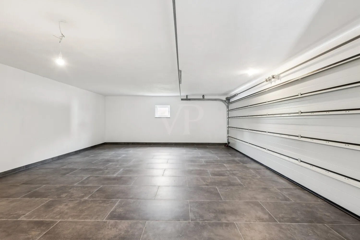 Garage für drei Fahrzeuge und zusätzlichem Stauraum