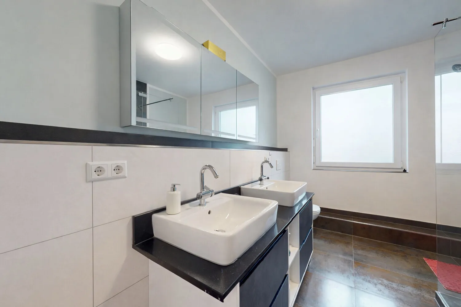 Badezimmer Ansicht I