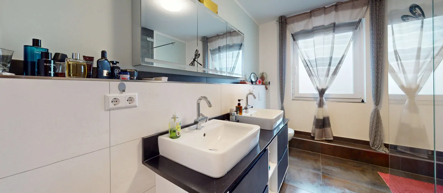 Badezimmer Ansicht I