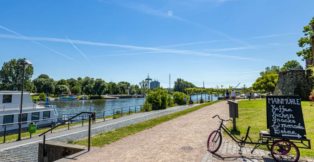 Mainufer-Ansicht I